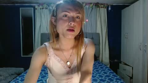 _azalea_65 online show from October 7, 2025, 2:09 am