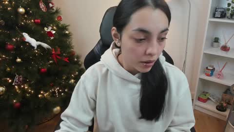 Snapshot of _bellaevans_ chatting on December 30, 2024, 5:48 am Bella Evans online show from December 30, 2024, 5:48 am