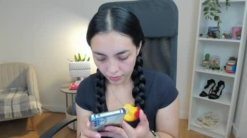 Bella Evans online show from May 25, 2026, 4:51 am