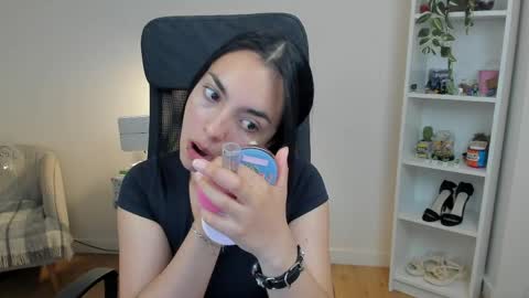 Bella Evans online show from May 29, 2026, 4:32 am