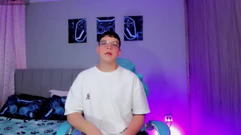 Snapshot of _blake_boy chatting on December 2, 2025, 6:19 am _blake_boy online show from December 2, 2025, 6:19 am