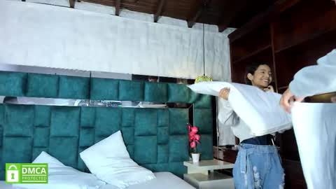 _bonnyandclyde online show from February 25, 2026, 12:48 pm