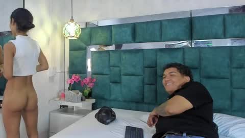 _bonnyandclyde online show from April 12, 2026, 1:27 pm