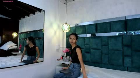 _bonnyandclyde online show from May 21, 2026, 12:45 pm