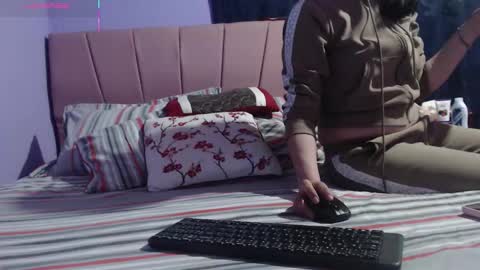 _boombom__ online show from February 12, 2026, 11:22 pm