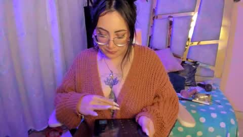 Angie  Independent model online show from November 16, 2025, 3:23 am