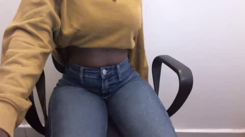 Snapshot of _bunny_b chatting on January 28, 2025, 12:43 pm I will be back soon online show from January 28, 2025, 12:43 pm
