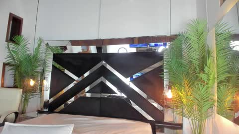 Candy online show from December 3, 2025, 6:17 pm