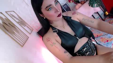 Snapshot of _caroline69 chatting on December 19, 2025, 7:04 am Caroline online show from December 19, 2025, 7:04 am