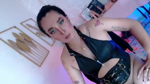 Snapshot of _caroline69 chatting on December 23, 2025, 7:39 am Caroline online show from December 23, 2025, 7:39 am