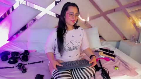 Caroline Sweet online show from December 6, 2024, 4:14 am