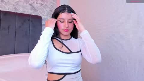 _catherineknight online show from February 19, 2025, 9:14 pm