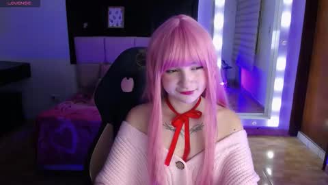 _charlotte_collins_ online show from December 5, 2025, 2:47 pm