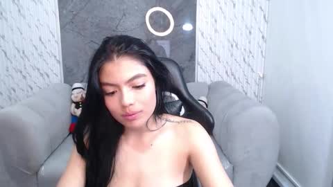 _charlottee_b online show from February 25, 2026, 8:07 pm