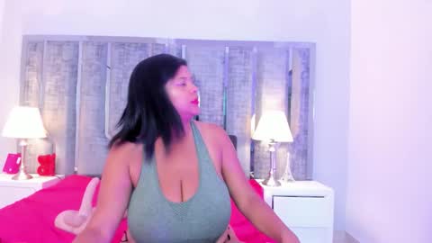 _ciara_benet_ online show from December 2, 2025, 12:10 pm