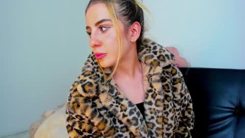  Chloe  online show from December 14, 2024, 4:12 am