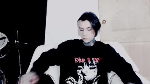 Snapshot of _cuervo_sk8 chatting on December 4, 2024, 7:34 pm JC online show from December 4, 2024, 7:34 pm