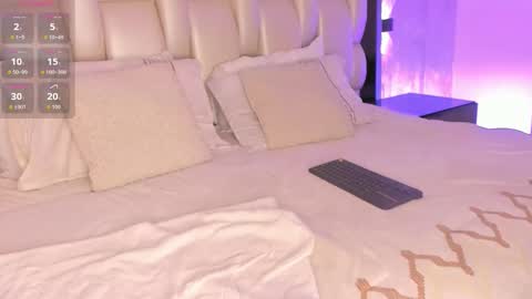     online show from October 16, 2025, 9:05 pm