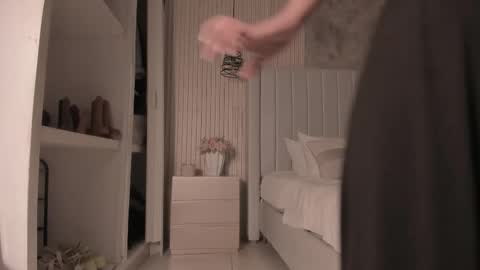 Dakota online show from October 23, 2025, 6:39 pm