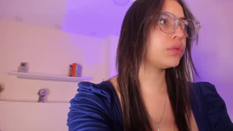 Abril online show from April 16, 2026, 12:44 am