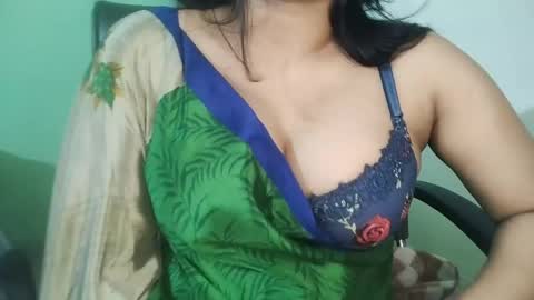 _dreamgirl_0 online show from March 28, 2026, 4:06 pm