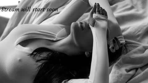 Snapshot of _eelusivee_ chatting on October 11, 2025, 10:36 am Elli online show from October 11, 2025, 10:36 am