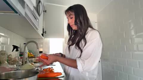  elena barra online show from October 1, 2025, 4:13 pm