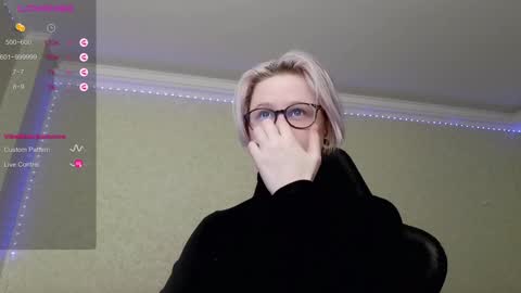 chloue and Gretta online show from December 1, 2024, 9:48 pm