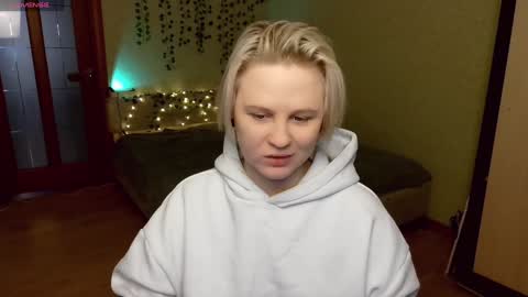 chloue and Gretta online show from December 12, 2024, 7:59 pm