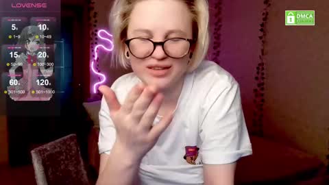 chloue and Gretta online show from February 9, 2025, 9:49 pm