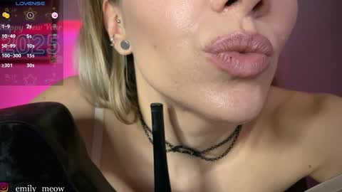 Snapshot of _emily__sweety_ chatting on January 3, 2025, 5:20 pm Emily online show from January 3, 2025, 5:20 pm