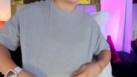 Snapshot of _emily_r chatting on September 28, 2025, 12:10 pm Isabella online show from September 28, 2025, 12:10 pm