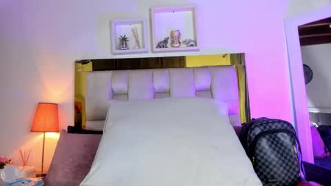 Snapshot of _emily_r chatting on October 4, 2025, 12:14 pm Isabella online show from October 4, 2025, 12:14 pm