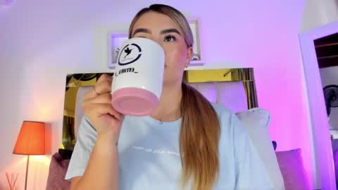 Snapshot of _emily_r chatting on October 6, 2025, 12:02 pm Isabella online show from October 6, 2025, 12:02 pm