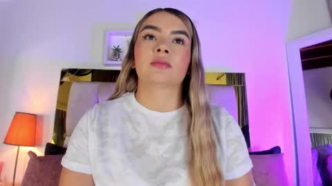 Snapshot of _emily_r chatting on October 8, 2025, 12:03 pm Isabella online show from October 8, 2025, 12:03 pm