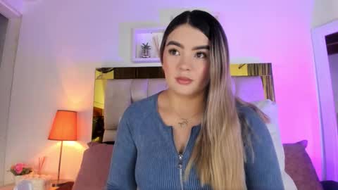 Snapshot of _emily_r chatting on October 16, 2025, 12:06 pm Isabella online show from October 16, 2025, 12:06 pm