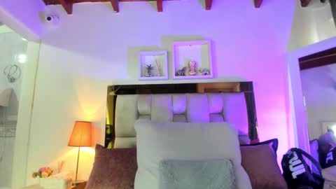 Snapshot of _emily_r chatting on October 17, 2025, 12:08 pm Isabella online show from October 17, 2025, 12:08 pm