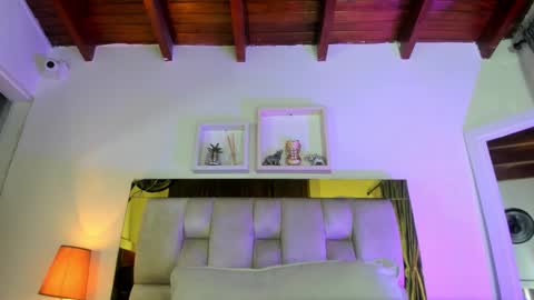 Snapshot of _emily_r chatting on October 19, 2025, 12:06 pm Isabella online show from October 19, 2025, 12:06 pm