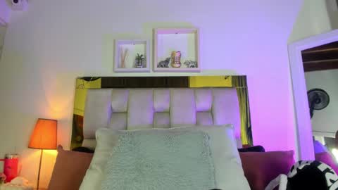 Snapshot of _emily_r chatting on October 27, 2025, 12:09 pm Isabella online show from October 27, 2025, 12:09 pm