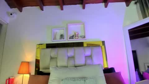 Snapshot of _emily_r chatting on October 28, 2025, 12:09 pm Isabella online show from October 28, 2025, 12:09 pm