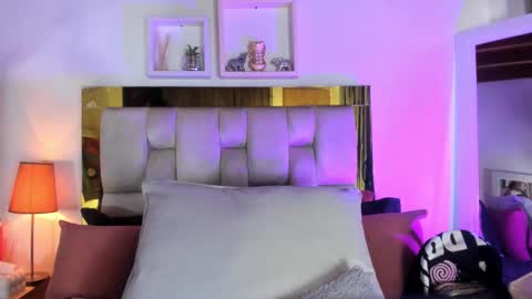 Snapshot of _emily_r chatting on November 20, 2025, 12:05 pm Isabella online show from November 20, 2025, 12:05 pm