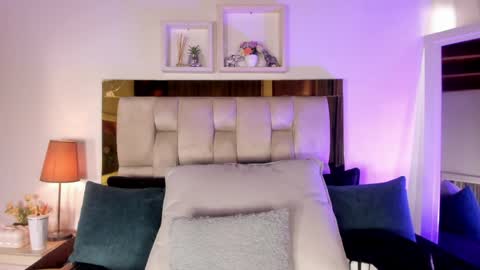 Isabella online show from April 10, 2026, 12:10 pm