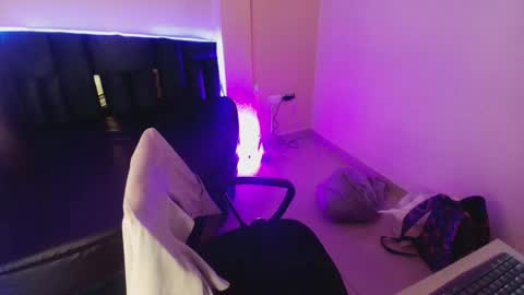 Emily  online show from November 29, 2025, 1:47 pm