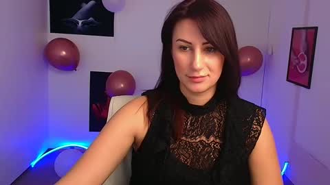 Snapshot of _emma_lay chatting on March 5, 2025, 10:33 am Emma online show from March 5, 2025, 10:33 am