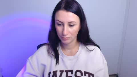 Snapshot of _emma_lay chatting on October 9, 2025, 7:17 am Emma online show from October 9, 2025, 7:17 am