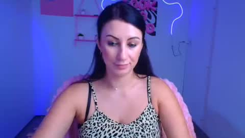 Snapshot of _emma_lay chatting on November 1, 2025, 12:51 pm Emma online show from November 1, 2025, 12:51 pm