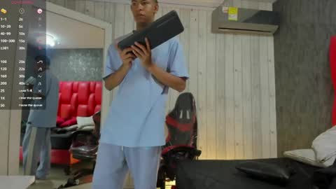 _erick_j online show from April 17, 2026, 8:34 pm