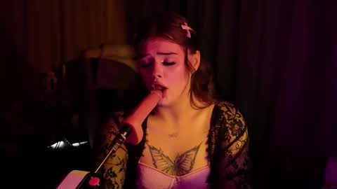 Snapshot of _evalane chatting on October 8, 2025, 7:39 am Eva Lane online show from October 8, 2025, 7:39 am