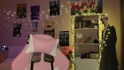 EveEva online show from April 15, 2026, 1:01 am