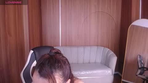  evoni  online show from November 9, 2025, 12:47 pm